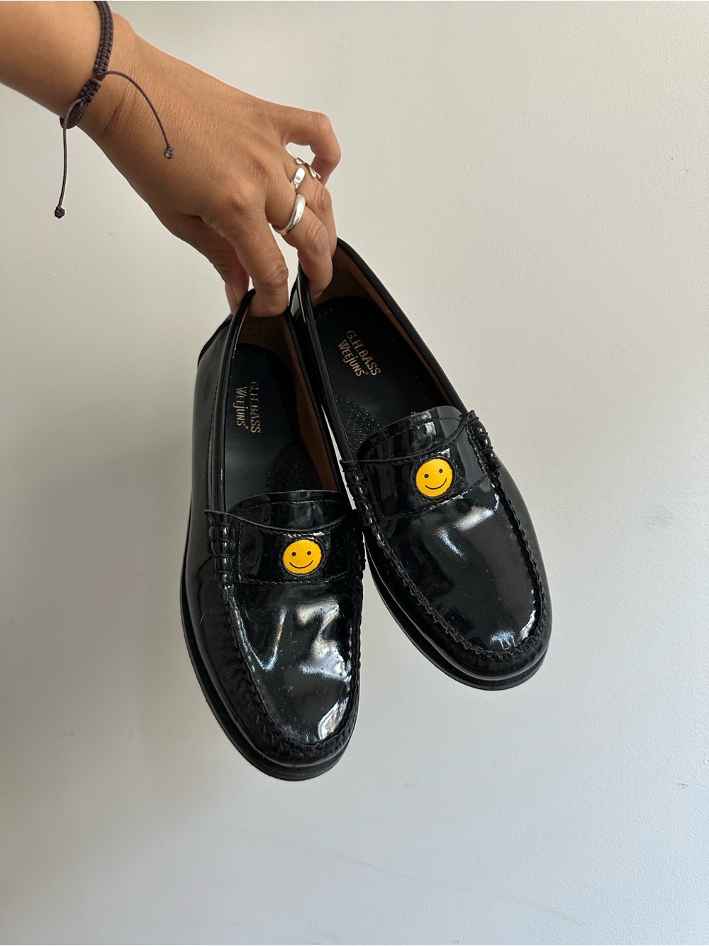 WEEJUNS X GH BASS Black Patent Leather Penny Loafers with Smiley Accent size 6